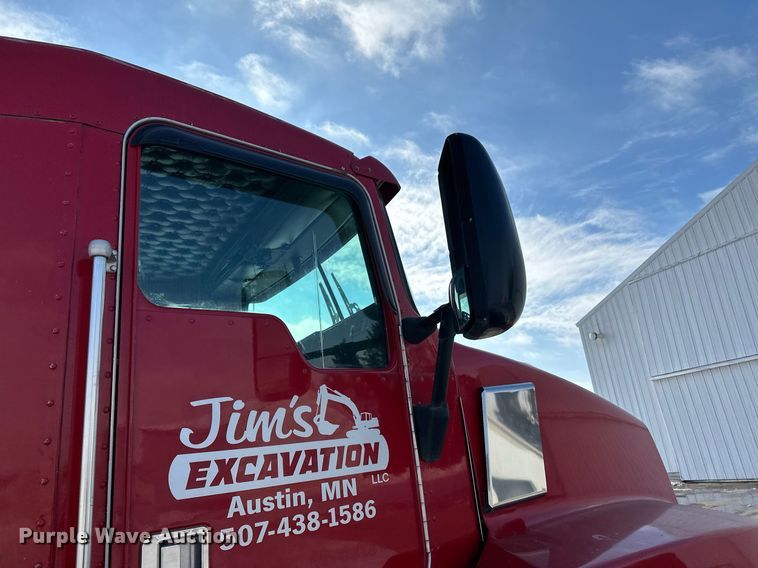 image for item LO9471 1994 Kenworth T600 semi truck