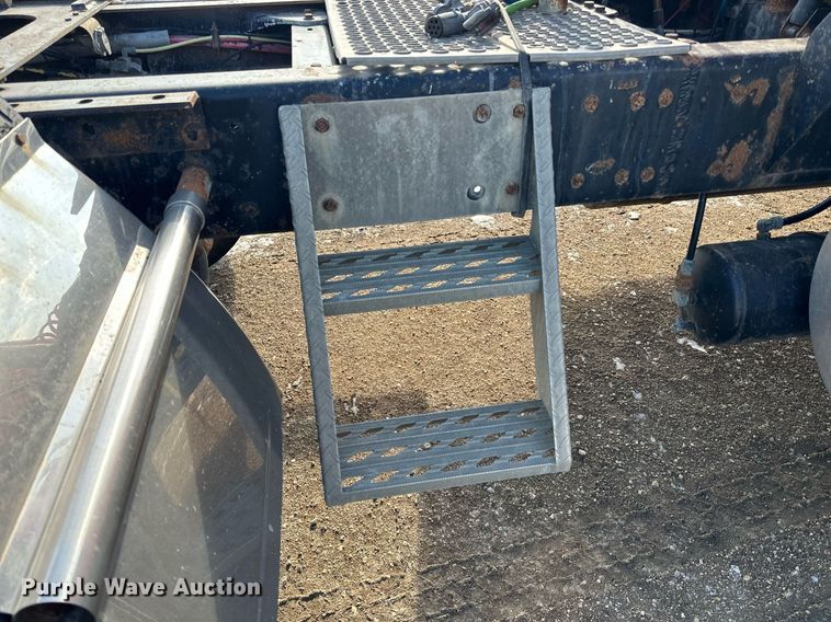 image for item LO9471 1994 Kenworth T600 semi truck