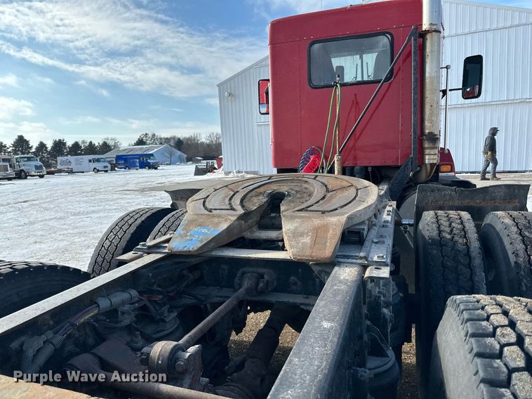 image for item LO9471 1994 Kenworth T600 semi truck