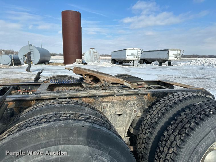 image for item LO9471 1994 Kenworth T600 semi truck