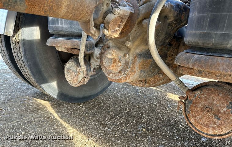 image for item LO9471 1994 Kenworth T600 semi truck