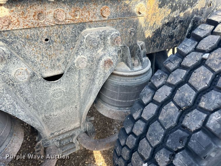 image for item LO9471 1994 Kenworth T600 semi truck