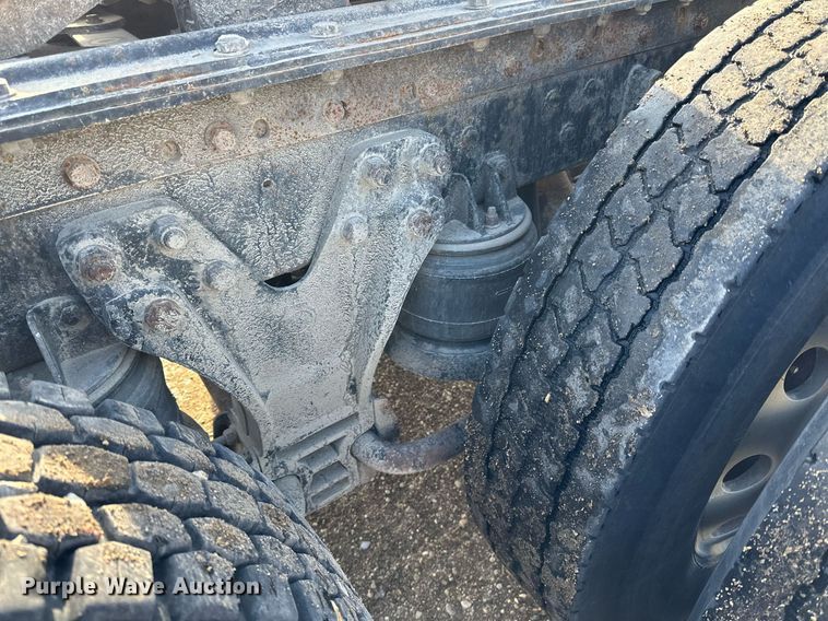 image for item LO9471 1994 Kenworth T600 semi truck