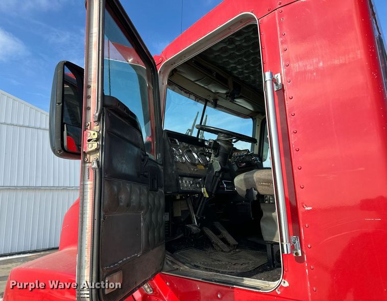 image for item LO9471 1994 Kenworth T600 semi truck