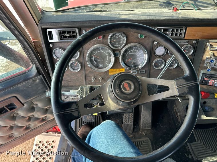 image for item LO9471 1994 Kenworth T600 semi truck