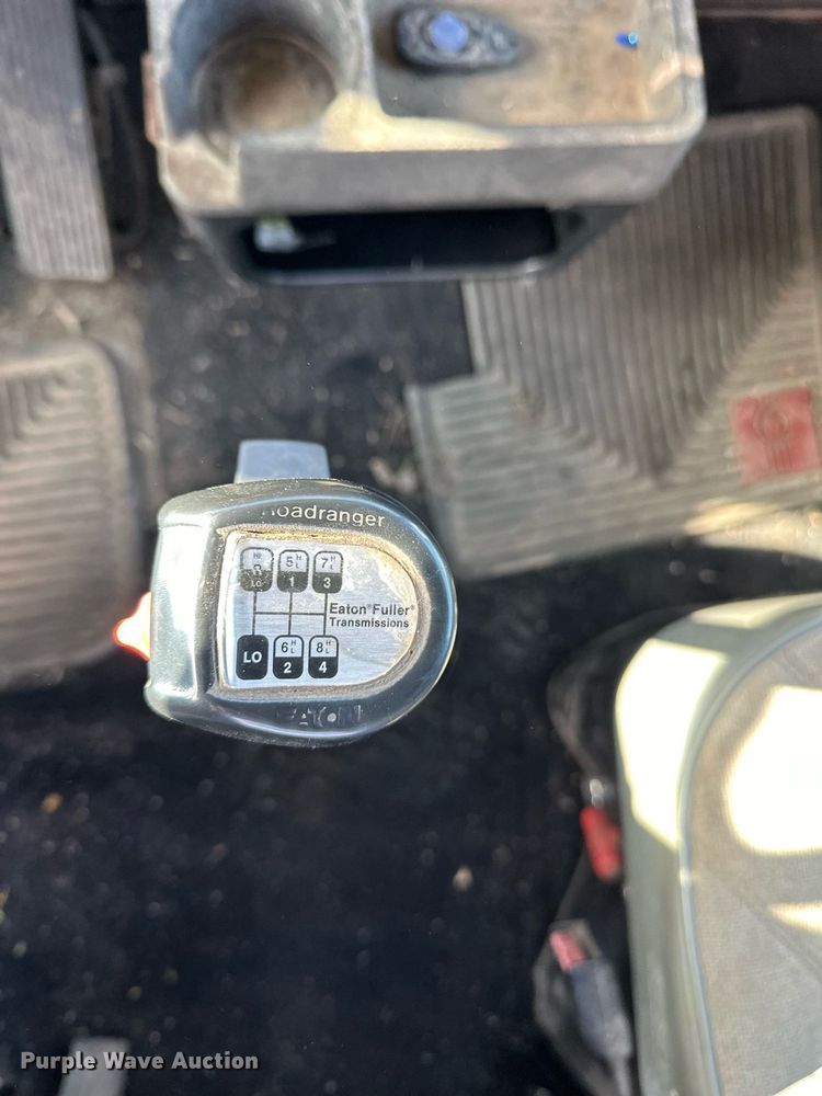 image for item LO9471 1994 Kenworth T600 semi truck