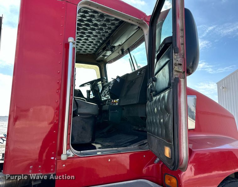 image for item LO9471 1994 Kenworth T600 semi truck