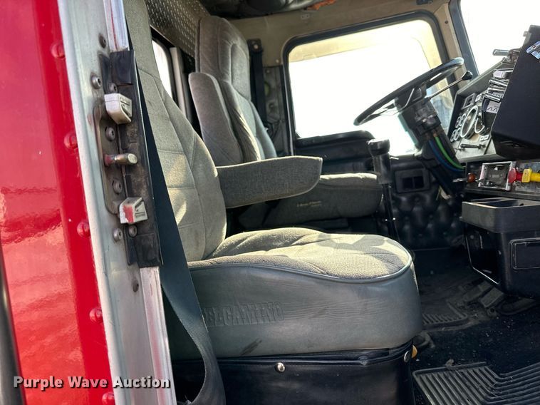 image for item LO9471 1994 Kenworth T600 semi truck