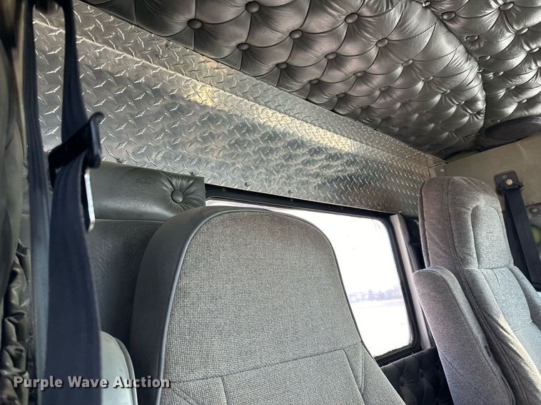 image for item LO9471 1994 Kenworth T600 semi truck