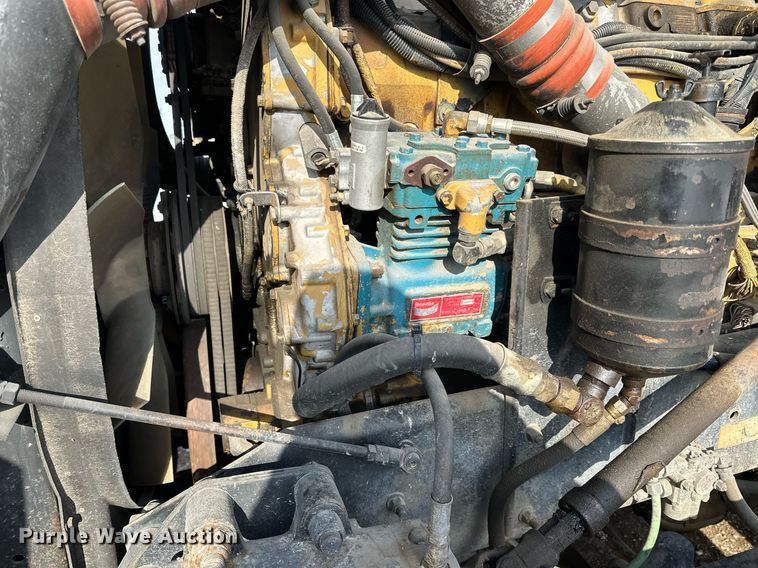 image for item LO9471 1994 Kenworth T600 semi truck