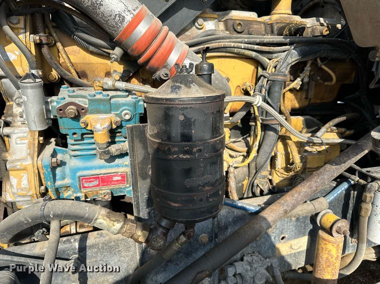 image for item LO9471 1994 Kenworth T600 semi truck