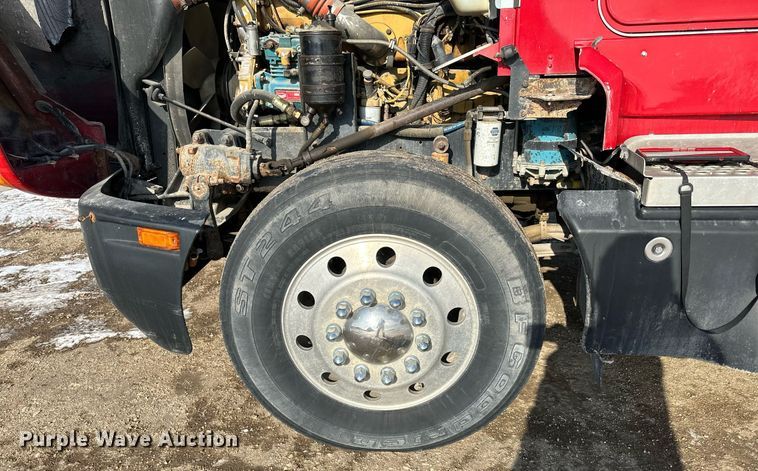 image for item LO9471 1994 Kenworth T600 semi truck