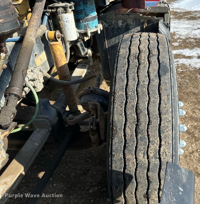 image for item LO9471 1994 Kenworth T600 semi truck