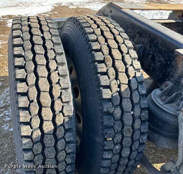 image for item LO9471 1994 Kenworth T600 semi truck