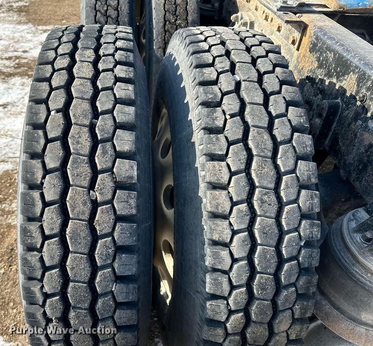 image for item LO9471 1994 Kenworth T600 semi truck