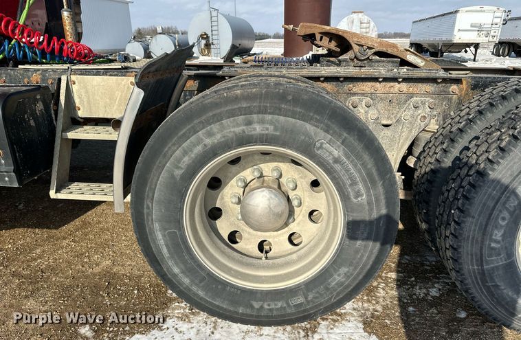 image for item LO9471 1994 Kenworth T600 semi truck