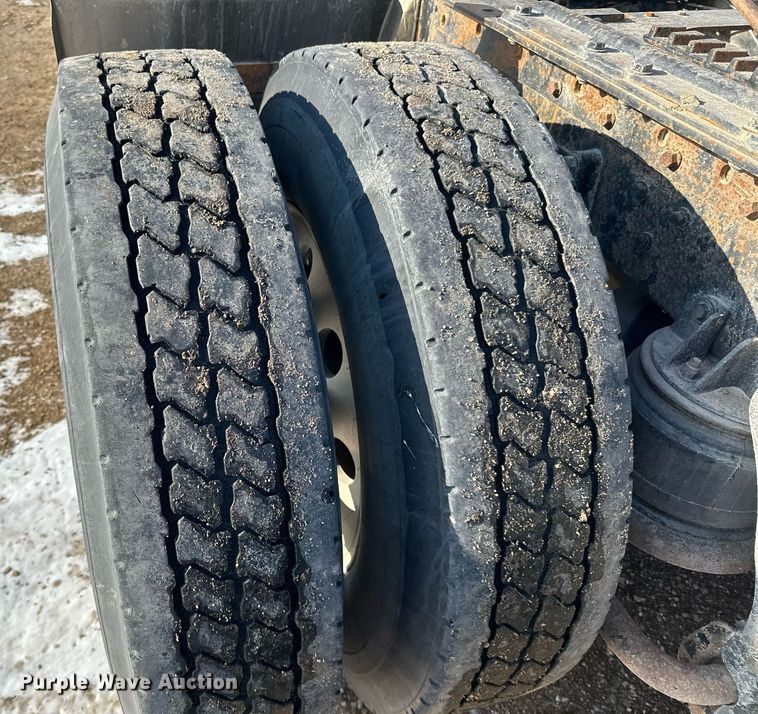 image for item LO9471 1994 Kenworth T600 semi truck