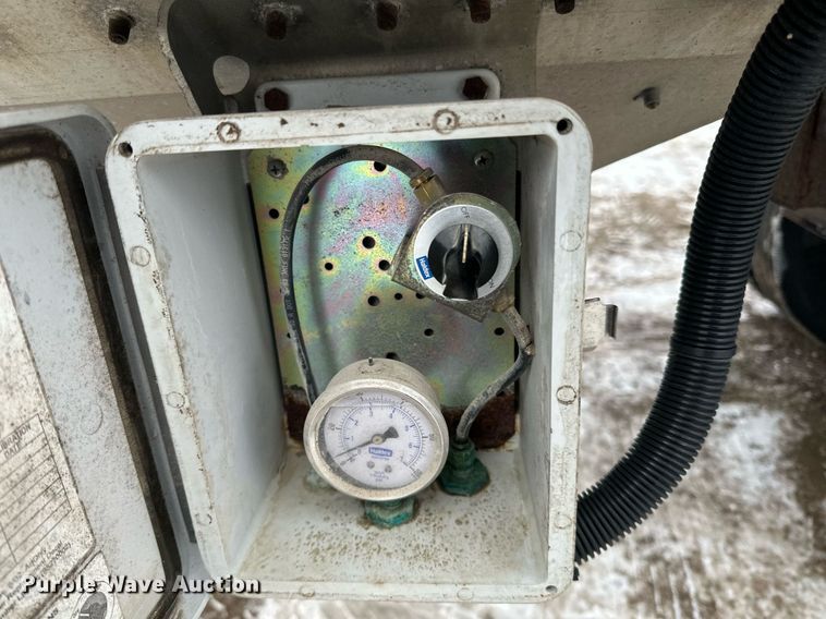 image for item LO9472 2005 Timpte grain trailer