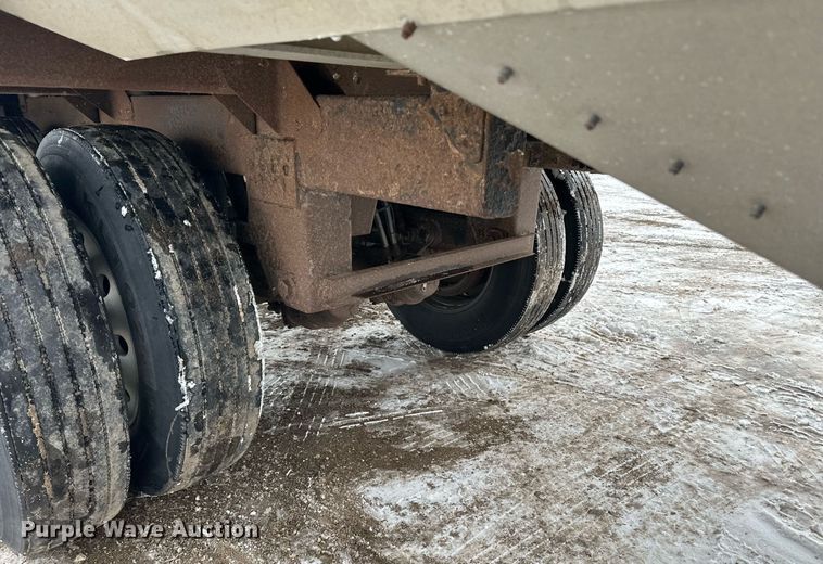 image for item LO9472 2005 Timpte grain trailer