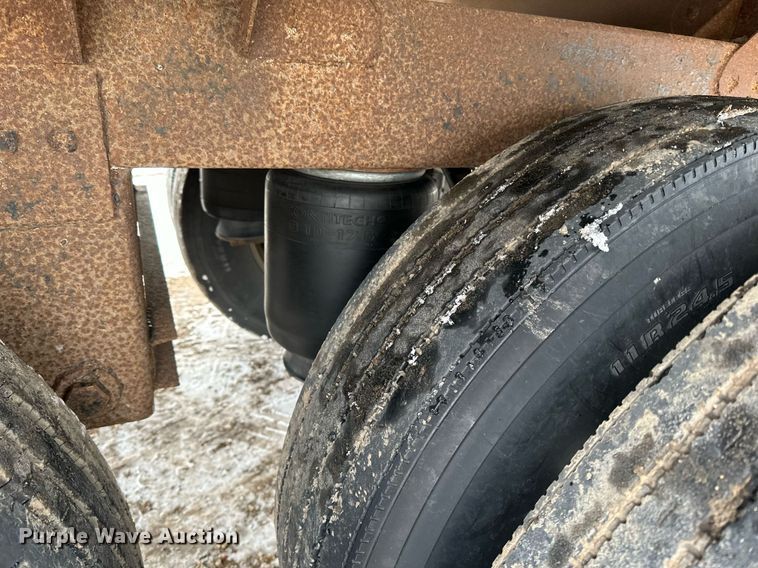 image for item LO9472 2005 Timpte grain trailer