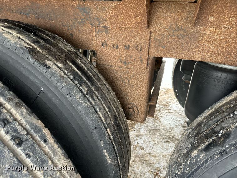 image for item LO9472 2005 Timpte grain trailer