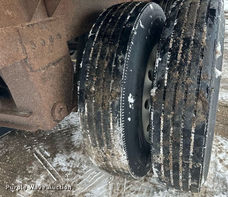 image for item LO9472 2005 Timpte grain trailer