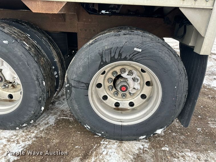 image for item LO9472 2005 Timpte grain trailer