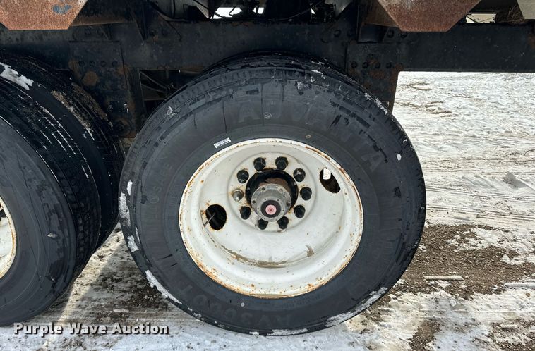 image for item LO9473 1996 Timpte H4222 grain trailer