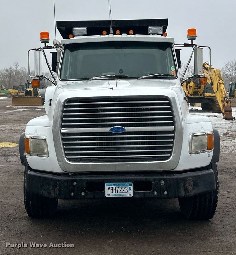 image for item LO9477 1993 Ford Aeromax L9000 dump truck
