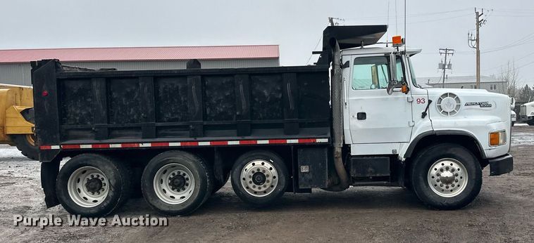 image for item LO9477 1993 Ford Aeromax L9000 dump truck