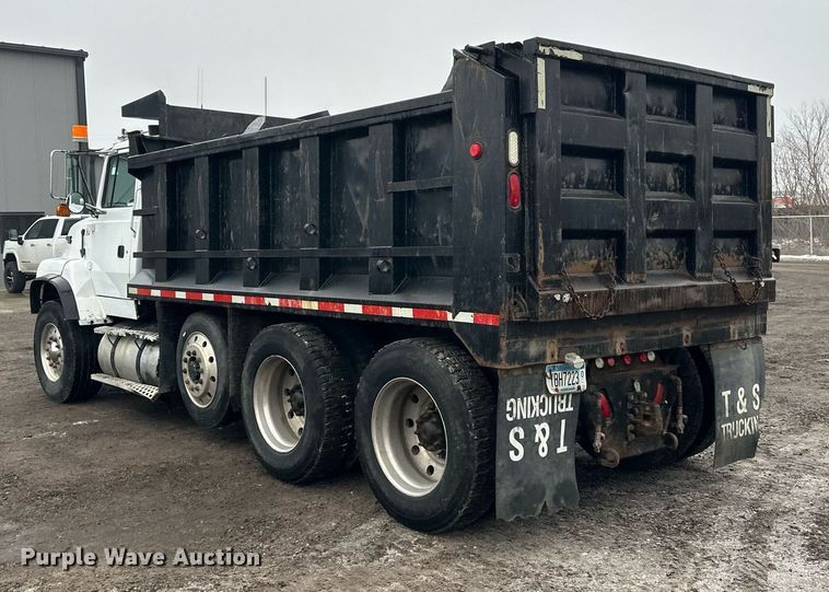 image for item LO9477 1993 Ford Aeromax L9000 dump truck