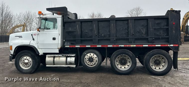 image for item LO9477 1993 Ford Aeromax L9000 dump truck