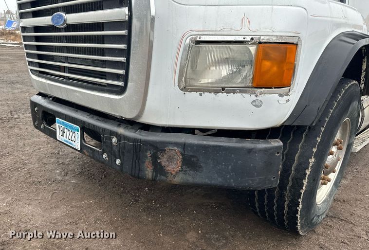 image for item LO9477 1993 Ford Aeromax L9000 dump truck