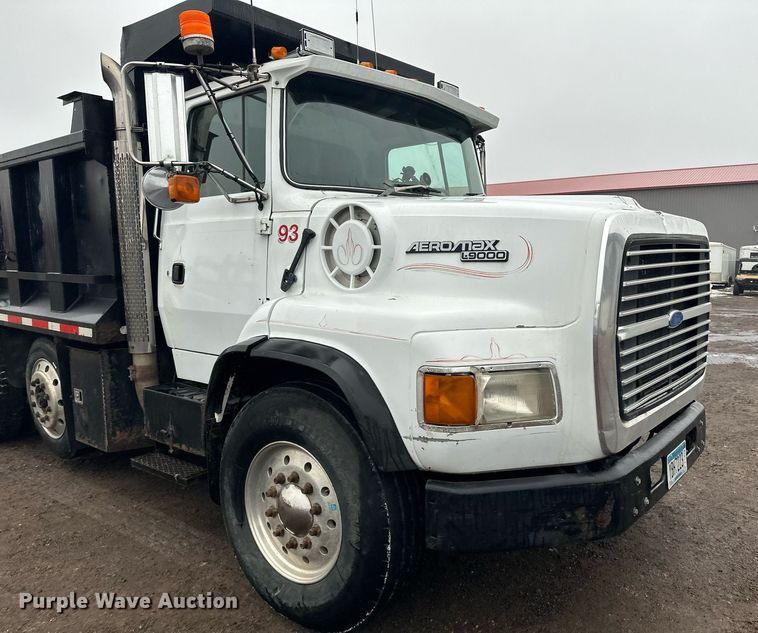 image for item LO9477 1993 Ford Aeromax L9000 dump truck