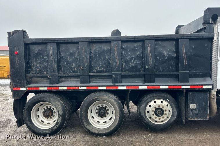 image for item LO9477 1993 Ford Aeromax L9000 dump truck
