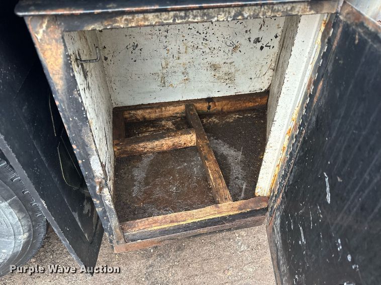 image for item LO9477 1993 Ford Aeromax L9000 dump truck