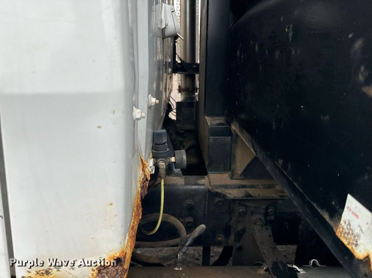 image for item LO9477 1993 Ford Aeromax L9000 dump truck