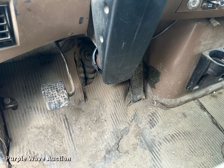 image for item LO9477 1993 Ford Aeromax L9000 dump truck