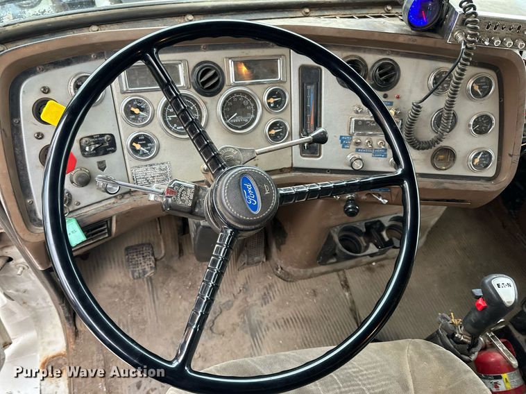 image for item LO9477 1993 Ford Aeromax L9000 dump truck