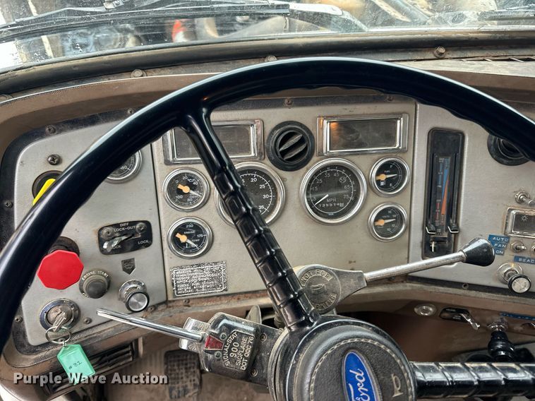 image for item LO9477 1993 Ford Aeromax L9000 dump truck