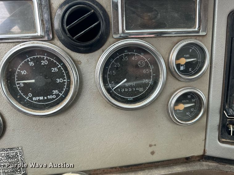 image for item LO9477 1993 Ford Aeromax L9000 dump truck