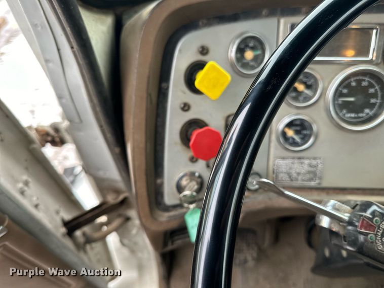 image for item LO9477 1993 Ford Aeromax L9000 dump truck