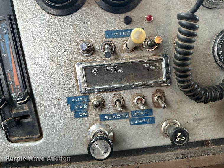 image for item LO9477 1993 Ford Aeromax L9000 dump truck