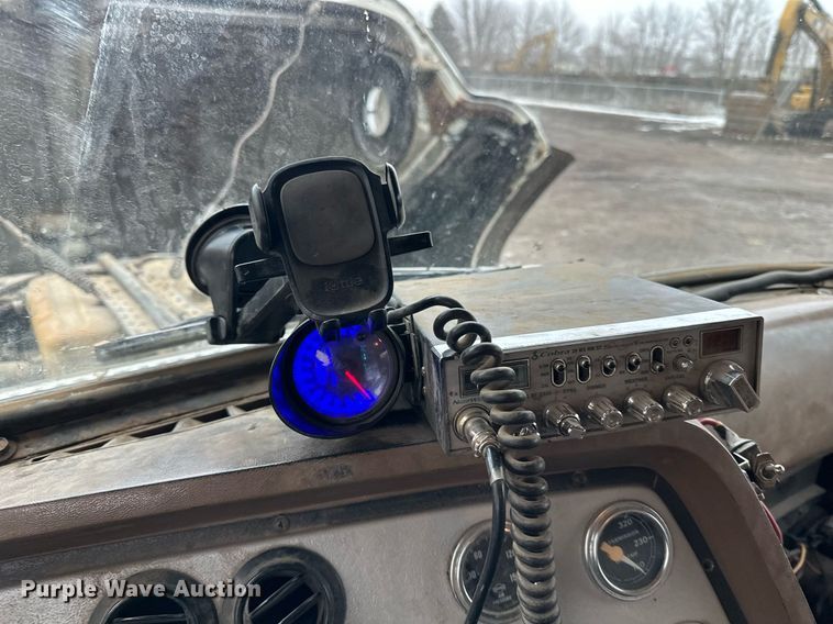 image for item LO9477 1993 Ford Aeromax L9000 dump truck