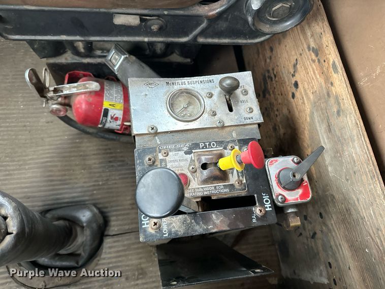 image for item LO9477 1993 Ford Aeromax L9000 dump truck