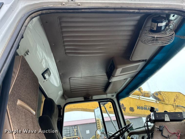 image for item LO9477 1993 Ford Aeromax L9000 dump truck