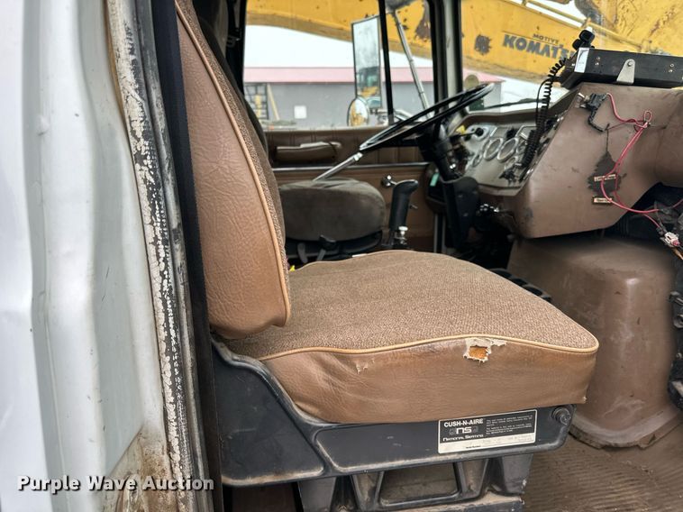 image for item LO9477 1993 Ford Aeromax L9000 dump truck