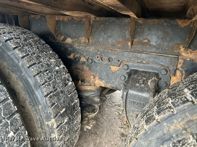 image for item LO9477 1993 Ford Aeromax L9000 dump truck