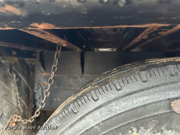 image for item LO9477 1993 Ford Aeromax L9000 dump truck