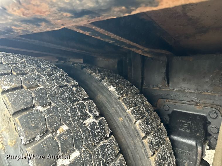 image for item LO9477 1993 Ford Aeromax L9000 dump truck